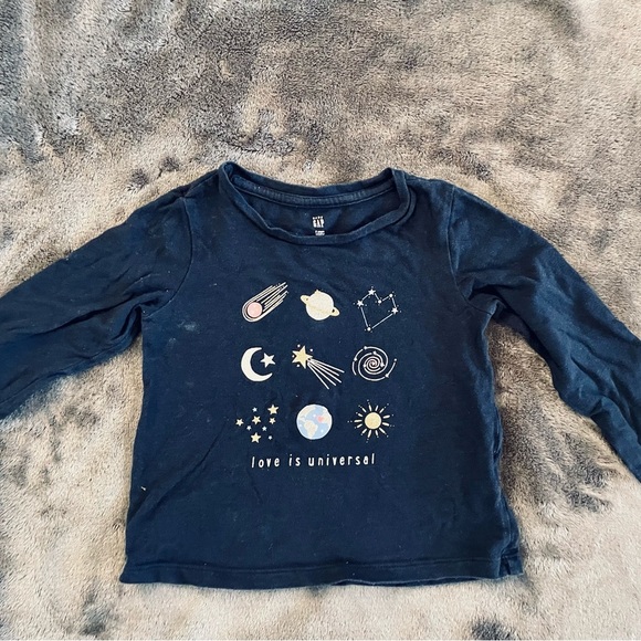 Bundle of 3: NWOT headband + Carter’s leggings + Baby gap galaxy shirt size 2T - Picture 2 of 7